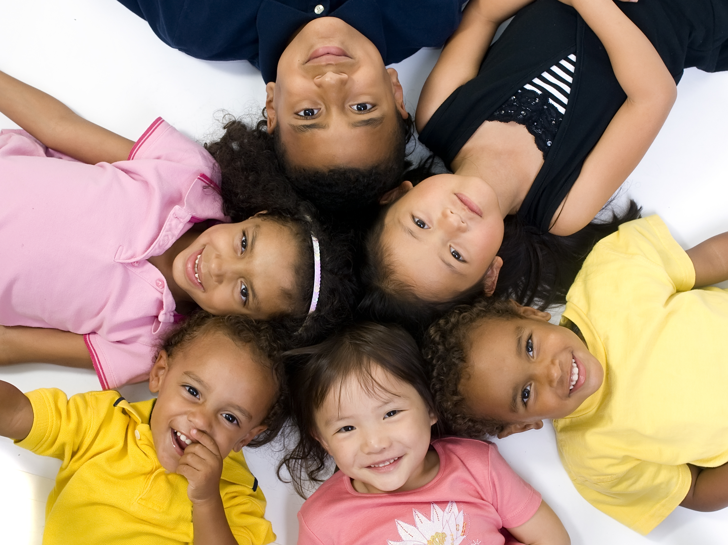 Здоровье этнических групп. Разные дети. Дети разных национальностей. Разные расы. Младенцы разных рас.